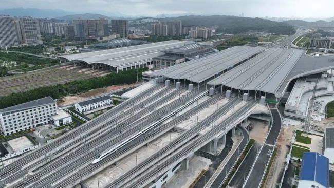 我國(guó)首條設計時速350公裡(lǐ)的跨海高鐵開(kāi)始試運行！